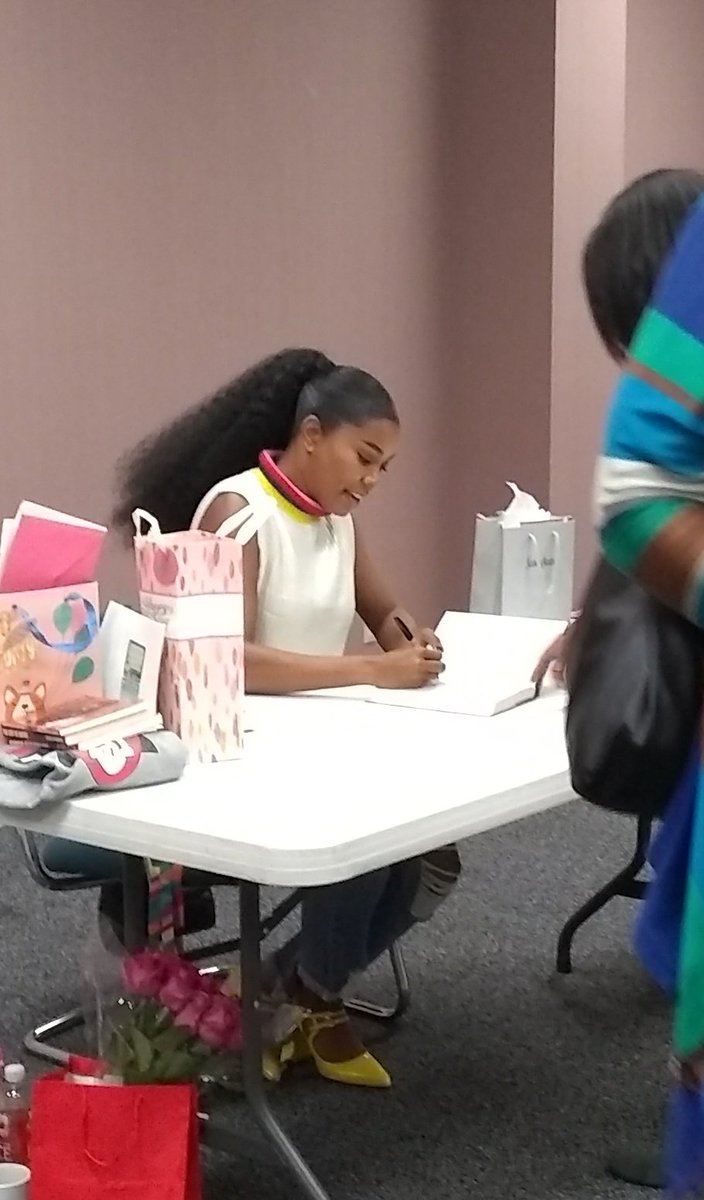 aadlisenby's tweet photo. Live tweeting #GabwithGab tonight. @itsgabrielleu will discuss her new book at @SLCL. https://t.co/H9GARL1tYA