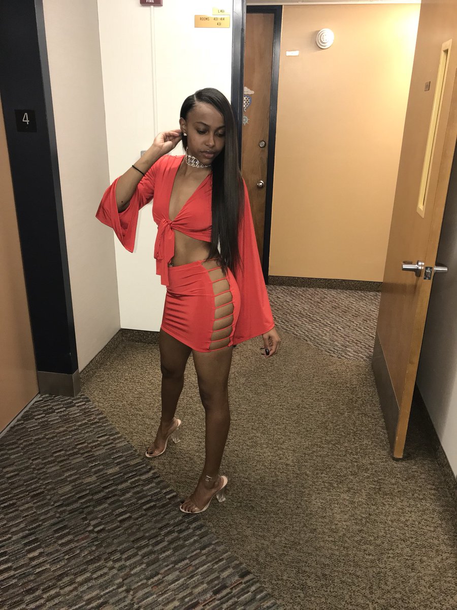 aviduzit's tweet photo. #UIUC21 #HomecomingKickOff https://t.co/5yE7aJcqjA