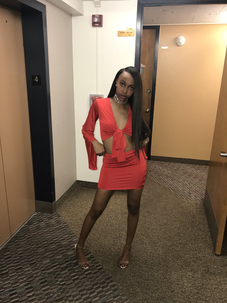 aviduzit's tweet photo. #UIUC21 #HomecomingKickOff https://t.co/5yE7aJcqjA