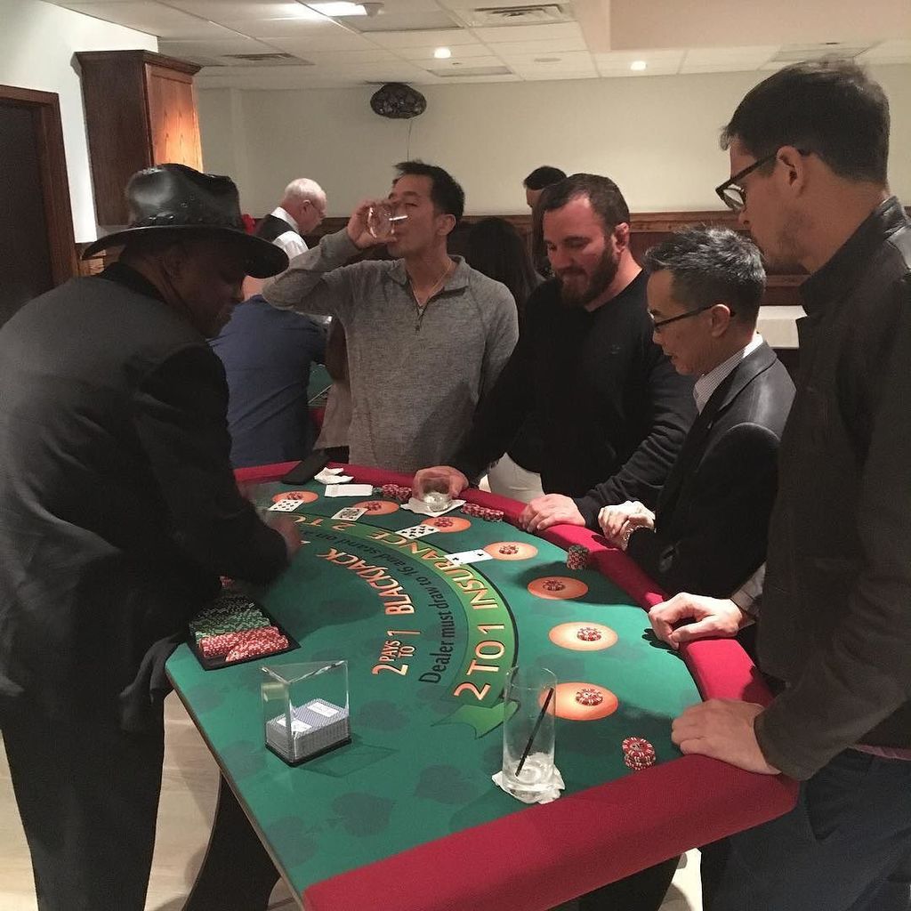 Goldennoteent's tweet photo. Golden Note KILLING a casino fundraiser tonight! #goldennote #casinoparty #casinofundraiser #fortlee #fortleeathle… https://t.co/PQGXZvCyCN https://t.co/qQHHJdFotx