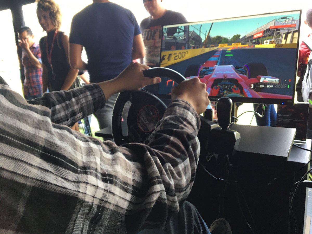 Ya estamos listos para otro día lleno de emoción y velocidad en nuestro stand en el <a href="/F1FanZoneMexico/">F1FanZone</a> #PredatorGaming #F1  #Acer