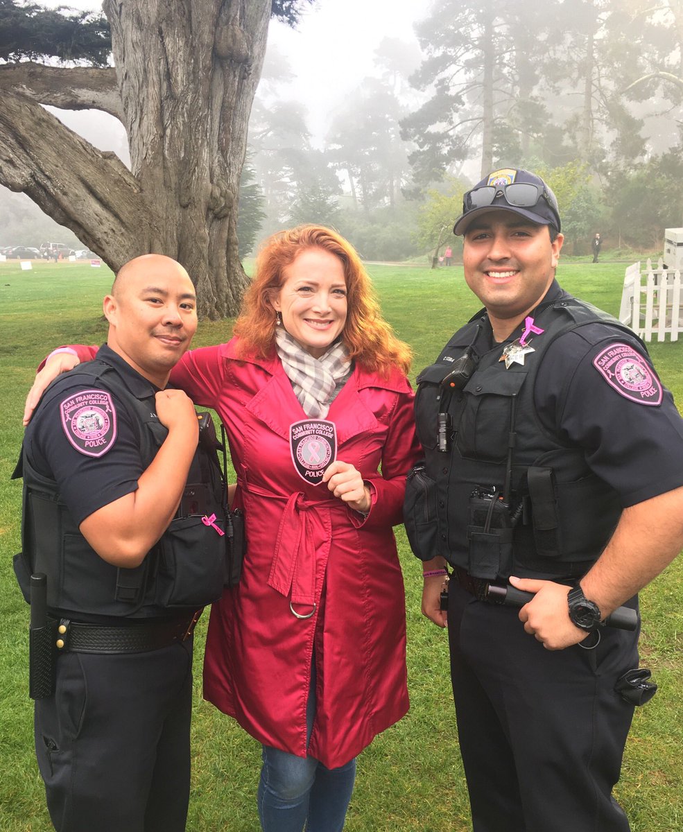 taramoriarty1's tweet photo. Fun emceeing this event! @MakingStridesSF #makingstridesagainstbreastcancer #bayareastrides 💗💕💗💕 #KTVU @965KOIT https://t.co/9NwH0KRxrW