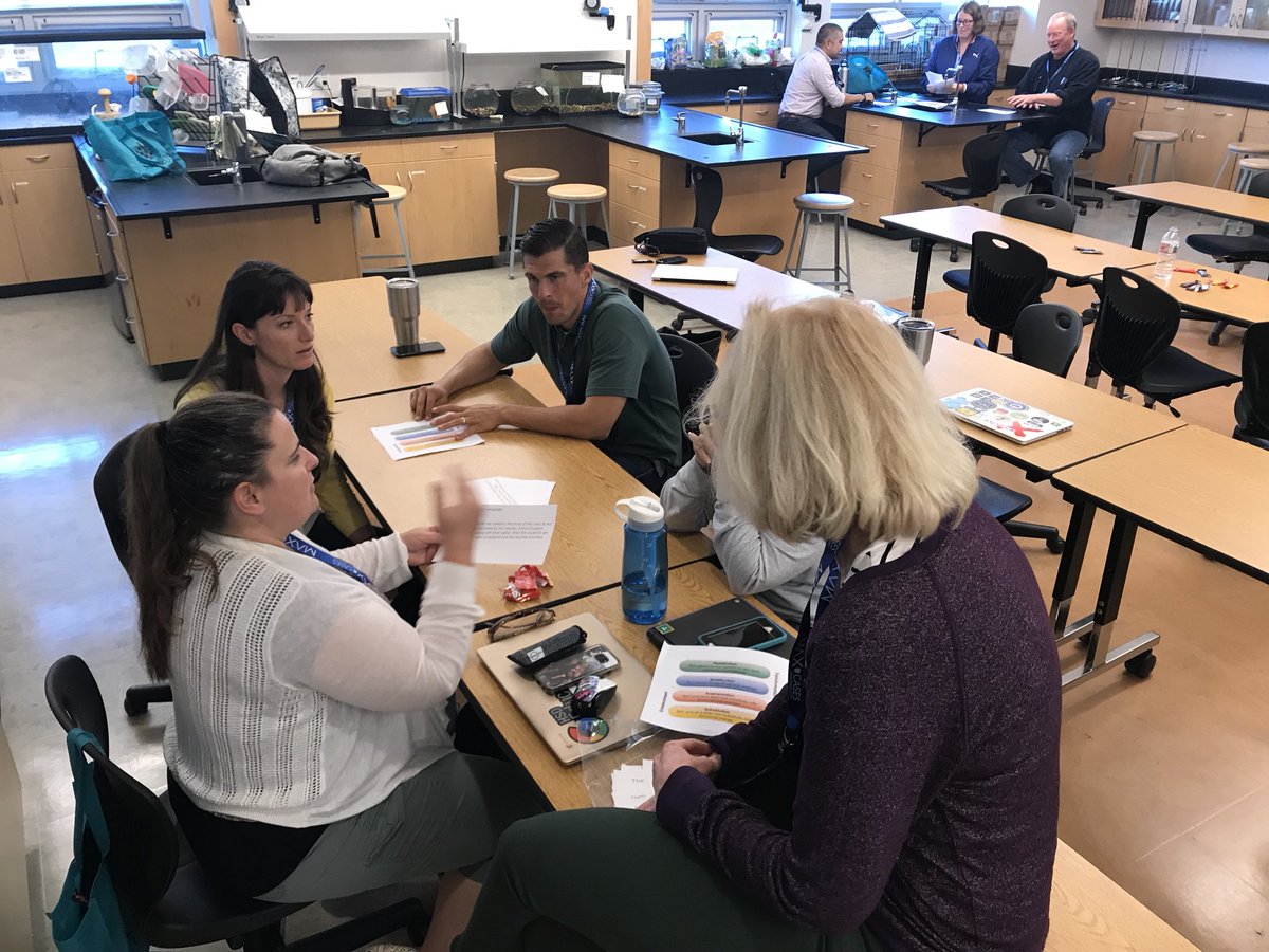 CUESanFrancisco's tweet photo. Excited to see educators engaging in deep dive around the SAMR model to design lessons for 21st century learners! #fallcue2017 https://t.co/jstzCuuB7F