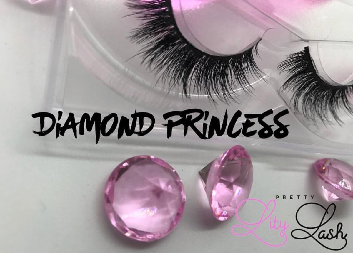 themilfblog's tweet photo. Our #FabAffiliate @prettylitylash has 100% real Mink reusable lashes coming your way next week. Five different styles! Every fab mom should have at least one pair! Available for purchase next week! #MomOwned & #MILFApproved β¨β¨ https://t.co/mx2EVjMaiM