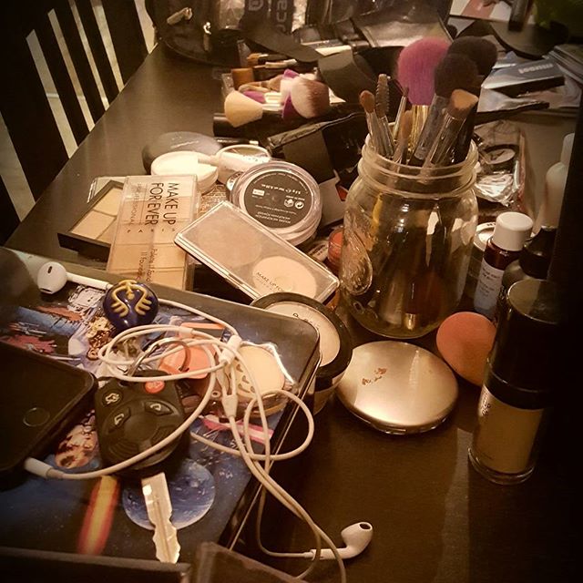 PlateauCom's tweet photo. @barlelab  https://t.co/BPOWrGcQlm  Quand ta blonde te dis qu'elle va te faire un petit maquillage. .. #its5oclocksw #laboween #freakshow #b https://t.co/JVcuFzuZrI