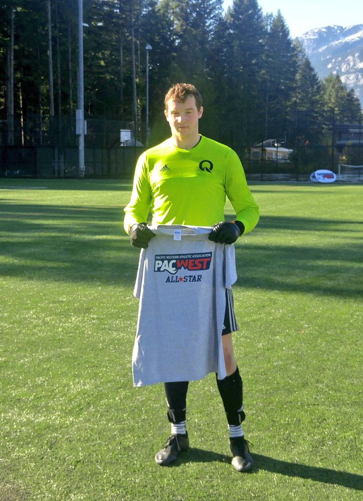 QuestKermodes's tweet photo. Here we go, the Kermodes are ready! And so is @pacwestbc all-star Sam MacDonald! #GoKermodes #PACWESTSoc2017 https://t.co/KtBChSue9D