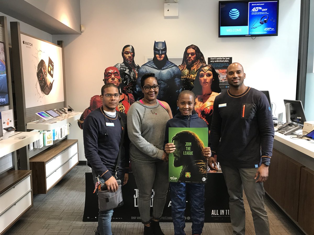Quincy0527's tweet photo. Having Fun W/Our Customers! https://t.co/qpGylLtrSd