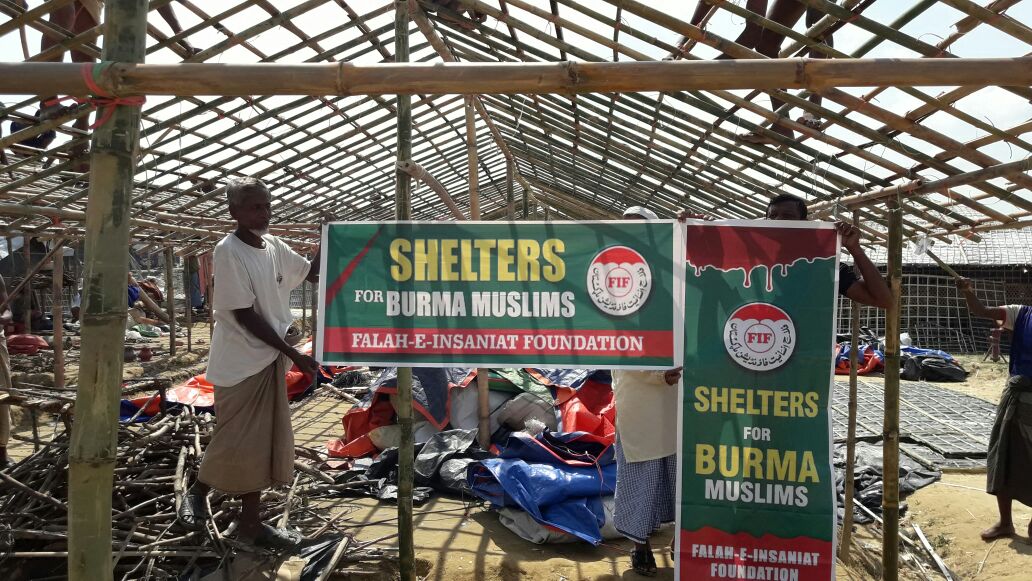 nasimkhadim's tweet photo. فلاح انسانیت فاونڈیشن @FIF_NGO  کی جانب سے برمی مہاجرین کے لئے گھروں کی تعمیر کا سلسلہ جاری۔700 عارضی شیلٹرز مکمل ہو چکے،1100 خاندان رہائش پذیر ہیں,الحمدللہ 
#FIFRelief   #RohingyaMuslims https://t.co/I94lspkLqs