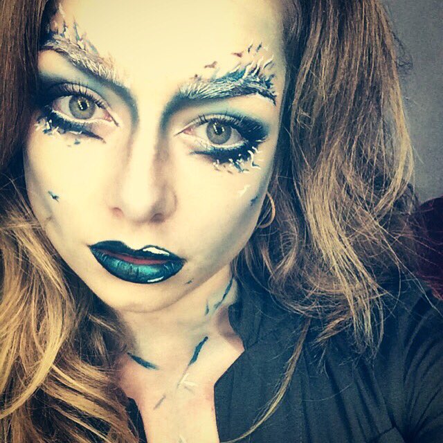 I considered just going as single AF, but decided to be an independent weird bird eyebrow girl instead 😂 #Halloween