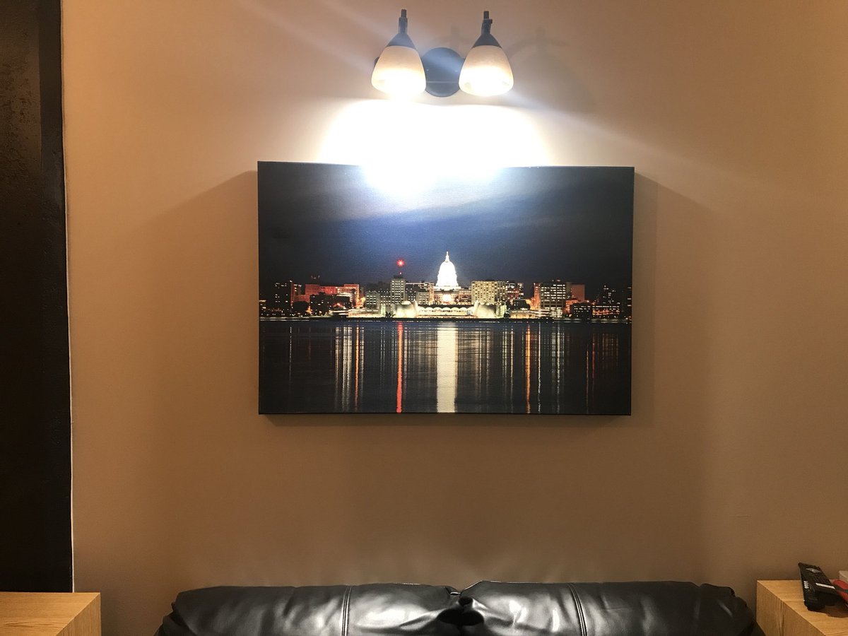 dogsofwarmusic's tweet image. Moving the studio furniture into the space today! #WarmGlowStudios #DOWMusic #Madison #Wisconsin