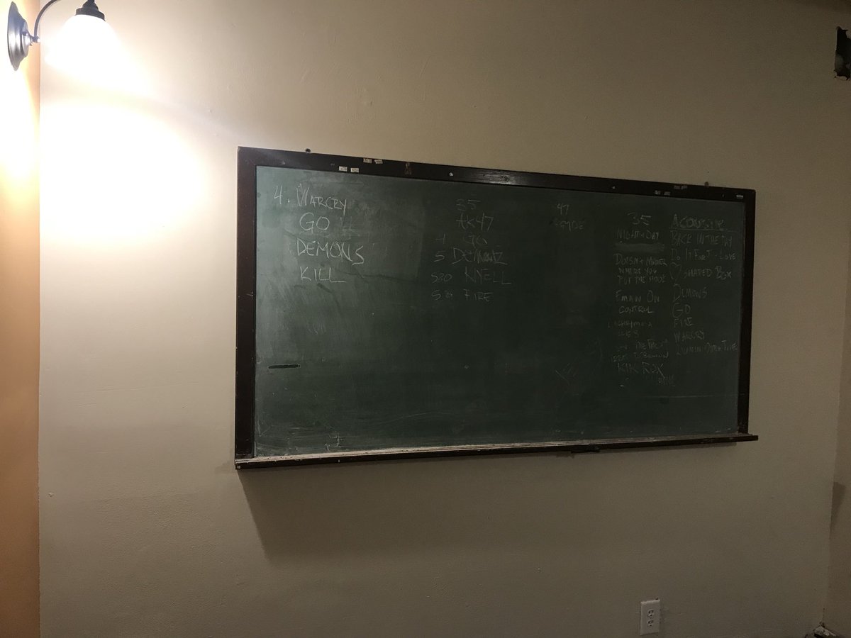 dogsofwarmusic's tweet image. Moving the studio furniture into the space today! #WarmGlowStudios #DOWMusic #Madison #Wisconsin