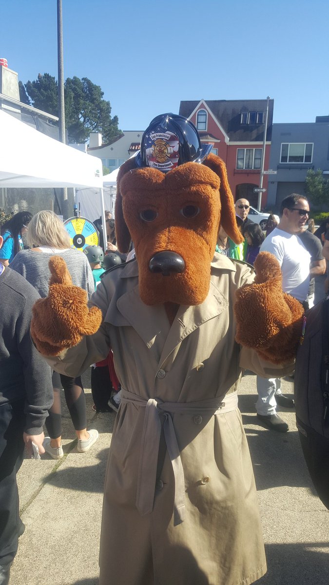 danielhomsey's tweet photo. Amazing turnout at the Miraloma Park Solar Powered Neighborfest!  Sup. Yee, Capt Hart, Chief Hayes-White in the house - great job host team! https://t.co/SD0h0QwxCB