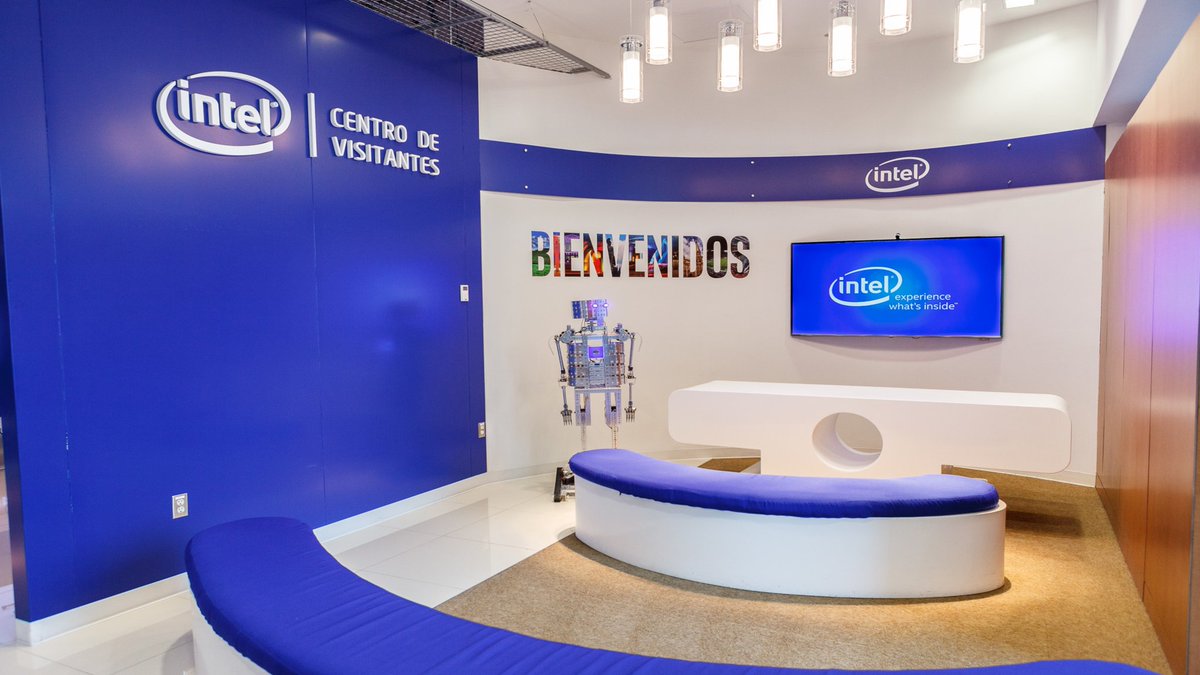 xe1gyq's tweet photo. But wait! Who is Norman The Robot? Codenamed Amikoo, the main character in #HochobProject #IntelExperienceDay #WeKnowTheFuture #IntelMX https://t.co/klpaLI2Vg9