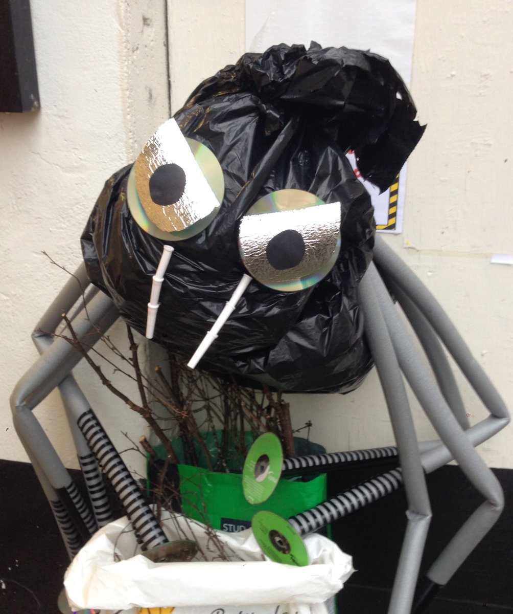ShamrockSpring's tweet photo. On way to a new #insecthotel original #art workshop #ReUse17 @DrossEvolution #ReUse #Refuse #Reduce #Recycle & really inspiring #community 💚 https://t.co/plWicVsGDo