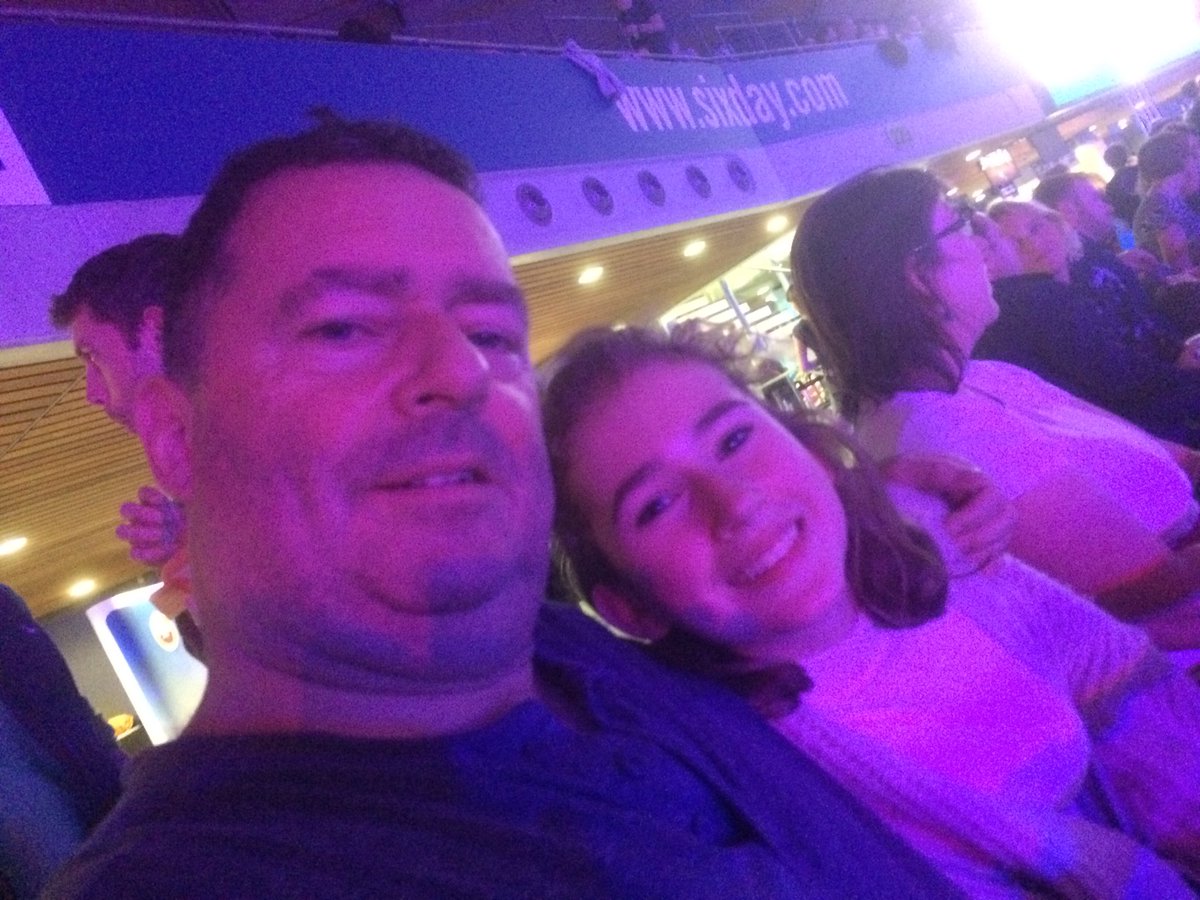 cloudyagain's tweet image. Loving the races!#SixDayLondon