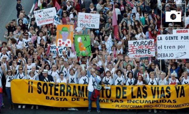laverdad_es's tweet photo. CRÓNICA y FOTOS | Miles de murcianos exigen a Fomento en Madrid el soterramiento https://t.co/a5hnCdWCQR @SoterramientoMu https://t.co/zDWcxyIw8h