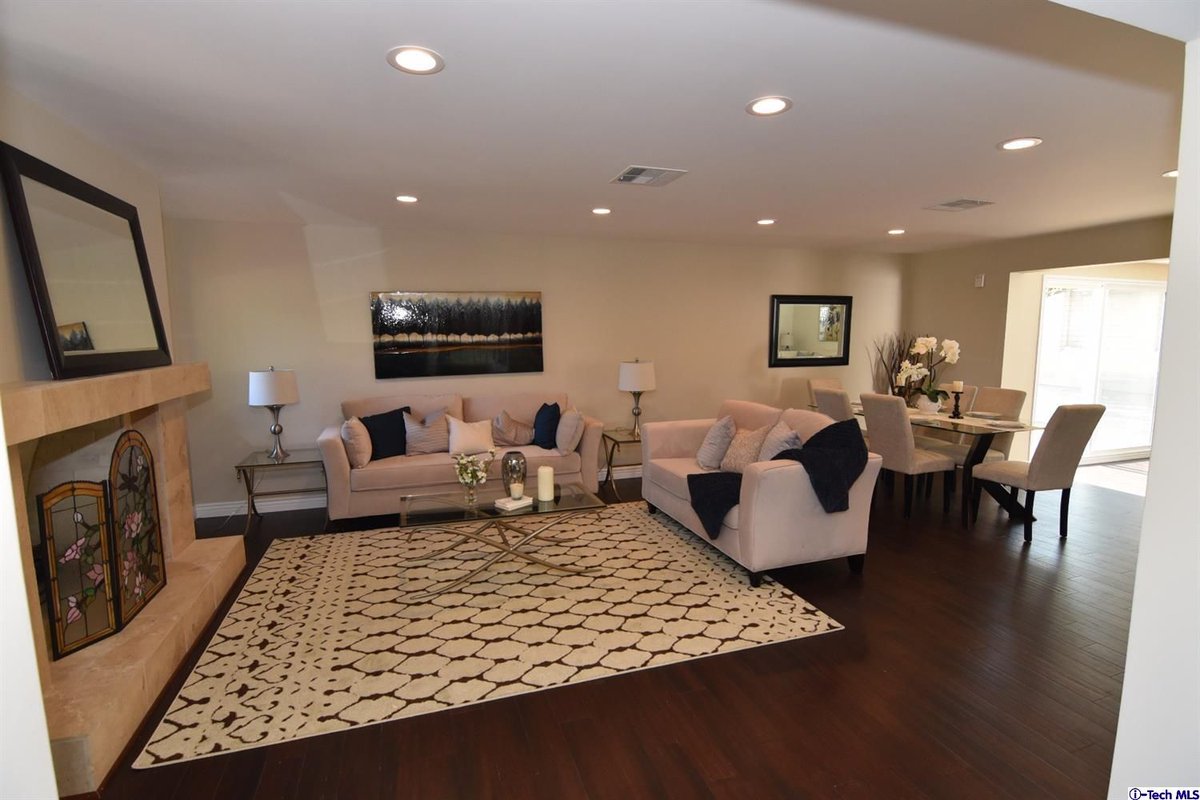 Remax_Optima's tweet photo. This house has oodles of space and superb gardens. This property won’t be on the market for long so call today https://t.co/aUdGvG2Sa6 https://t.co/0ULWhXGOTa