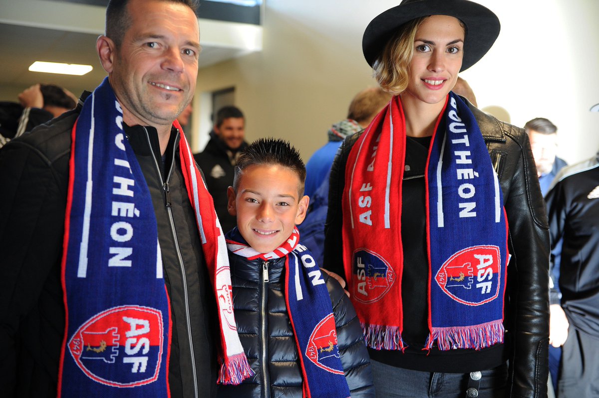 andrezieuxbthfc's tweet photo. #ASFFCA Un grand merci à notre partenaire OXEO Marketing par @gregdurieu et @Eloclouvel pour ce coup d'envoi.
#TeamASF🔴🔵 #National2🏆 https://t.co/EjtQMYWD8U
