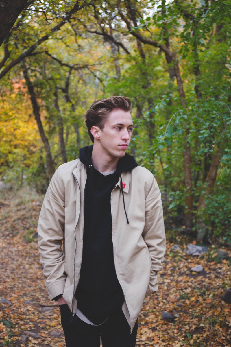 rileymcaffee's tweet photo. Peep the senior pics https://t.co/f45O8Xreo0