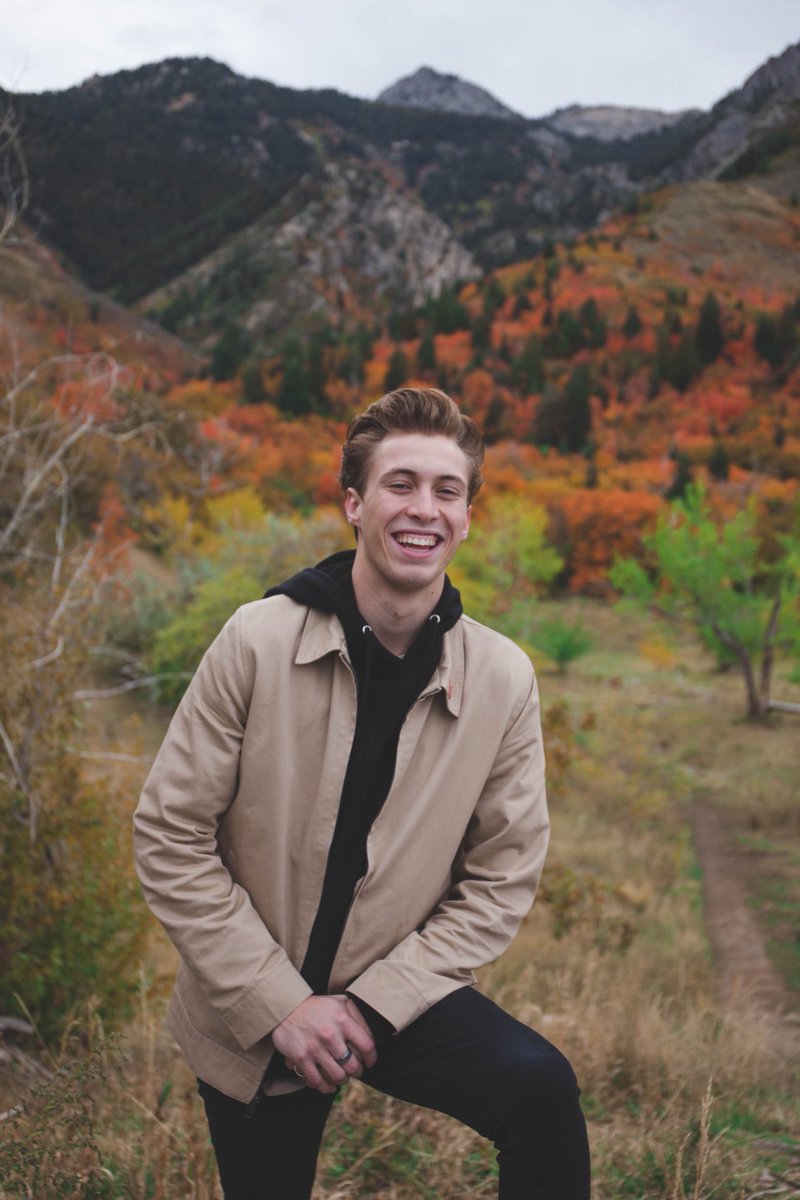 rileymcaffee's tweet photo. Peep the senior pics https://t.co/f45O8Xreo0