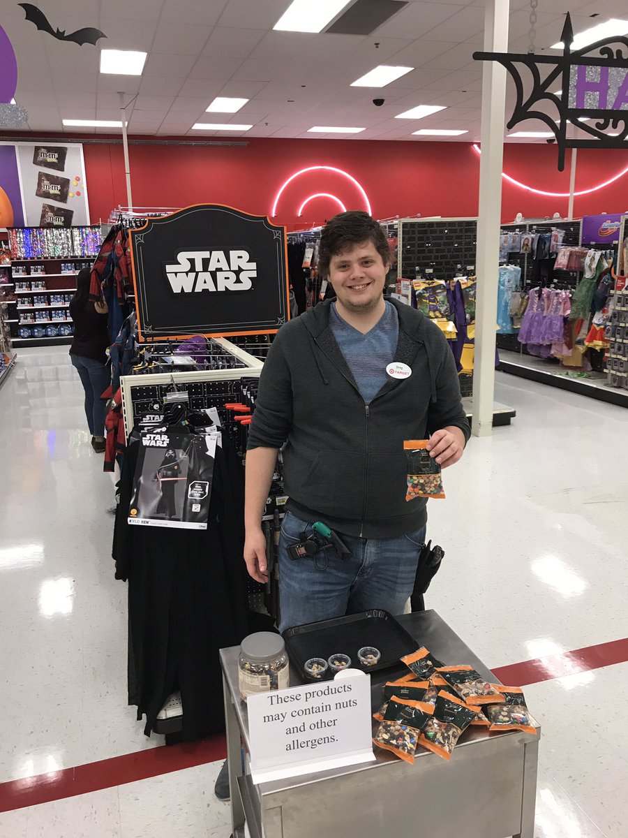 mcgoose2626's tweet photo. #TasteofD117 #SaturdaysAreForSampling #NoTricksAllTreats @jamaal_edwards Costumes, samples, sweet treats:  what more do you need! @cbrune8 https://t.co/EqRggOW8Ox