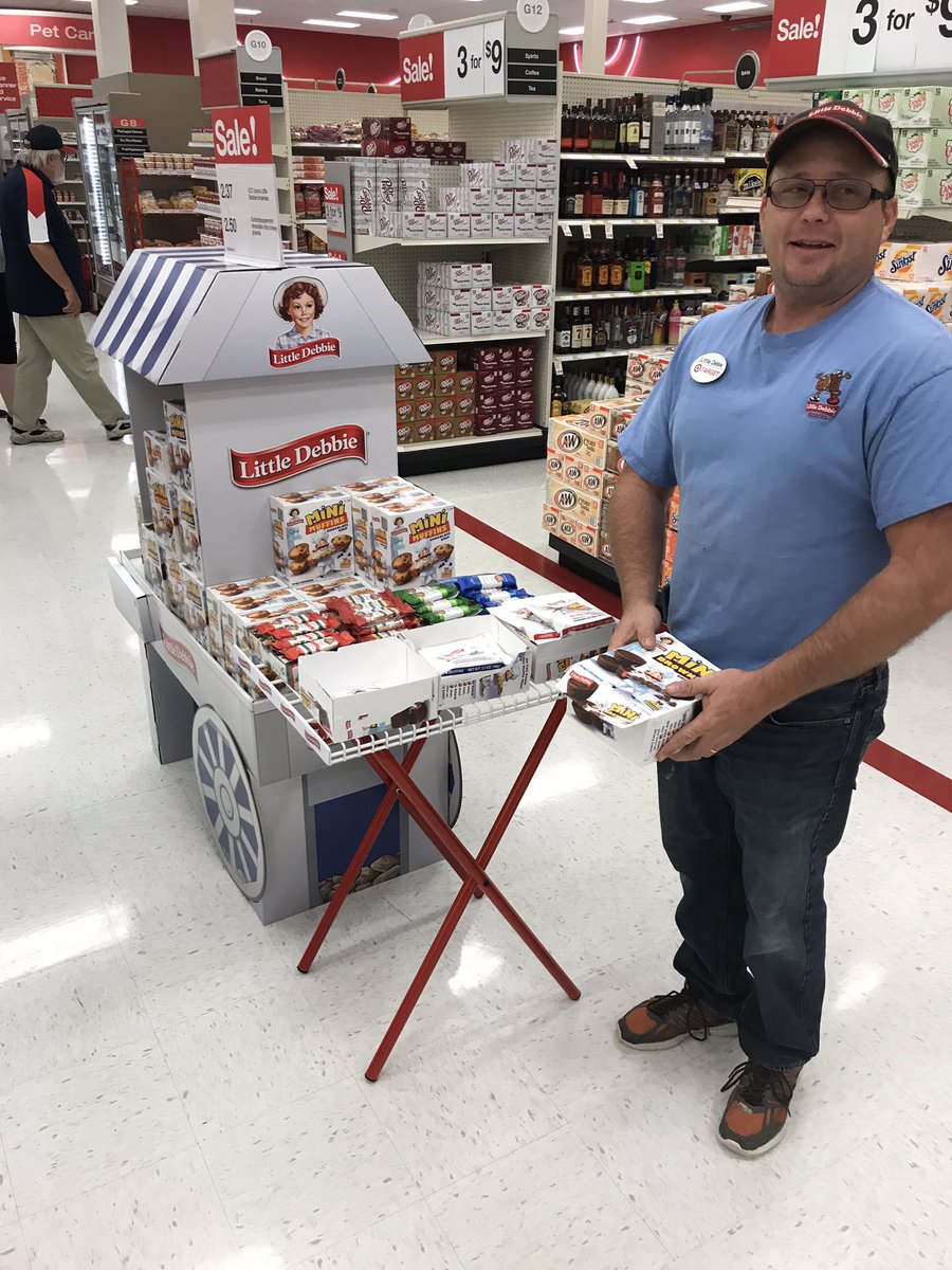 mcgoose2626's tweet photo. #TasteofD117 #SaturdaysAreForSampling #NoTricksAllTreats @jamaal_edwards Costumes, samples, sweet treats:  what more do you need! @cbrune8 https://t.co/EqRggOW8Ox