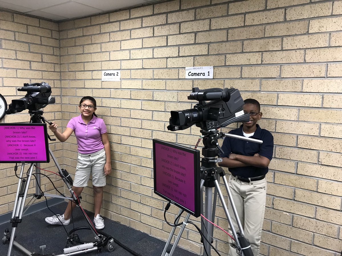 SanCarlosPkEle's tweet photo. SCPE NEWS CREW FUN!!! Great job first timers!!! #Quarter2newscrew #Impressiveleadership https://t.co/OkdTiSp8Ed