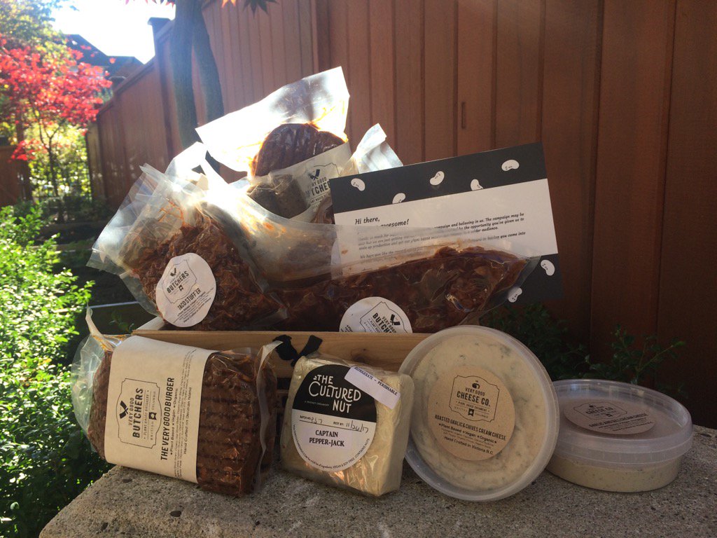 amy75evans's tweet photo. Happiness on a blissful Fall day! Thank you @VeryGoodButcher &amp; @DoansCBC #vegan #plantbased https://t.co/osCQ8hMR4v