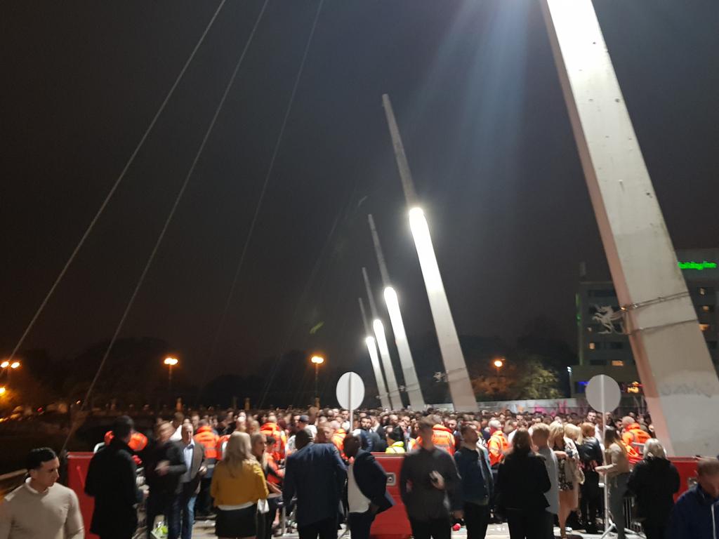 gazmax01's tweet photo. What a joke and very dangerous having thousands of people queue like that to get in #joshuafight Cardiff https://t.co/TkPnt6nOCR