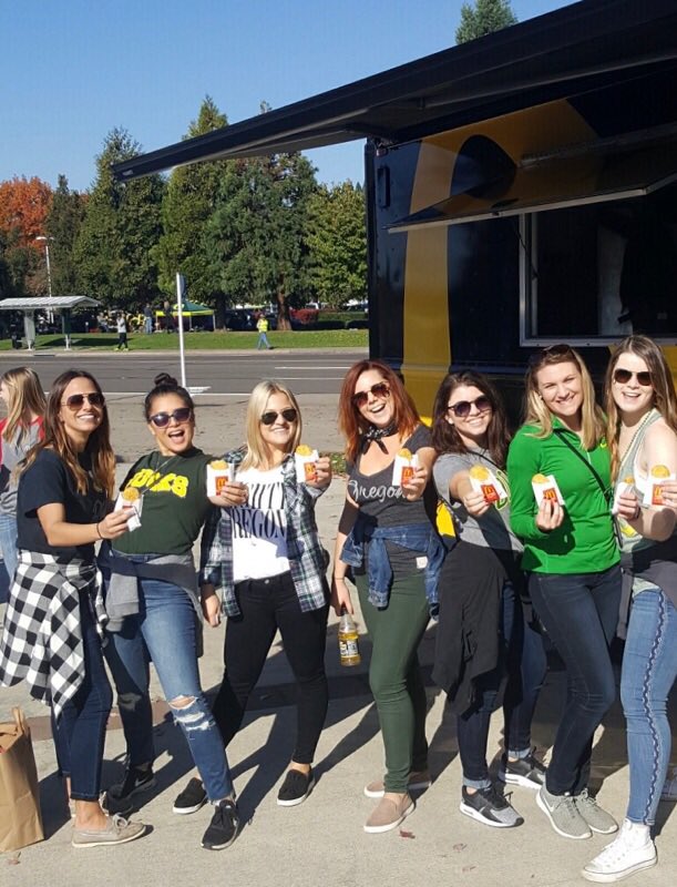 We’re handing out FREE hash brown at the U of O football game today! Stop by on your way into the stadium <a href="/AutzenStudents/">Autzen Students</a> 🙌🏽 #GoDucks