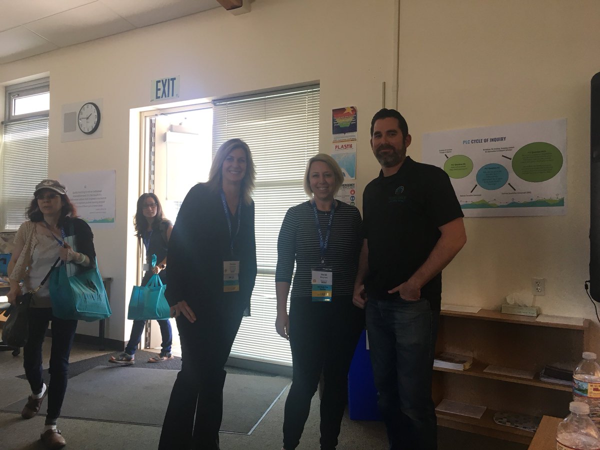 Edtech_Dave's tweet photo. @SanJacintoUSD @SJEdTech presenting on #Makerspace at #FallCue2017 #cue https://t.co/OXwrelOrIu
