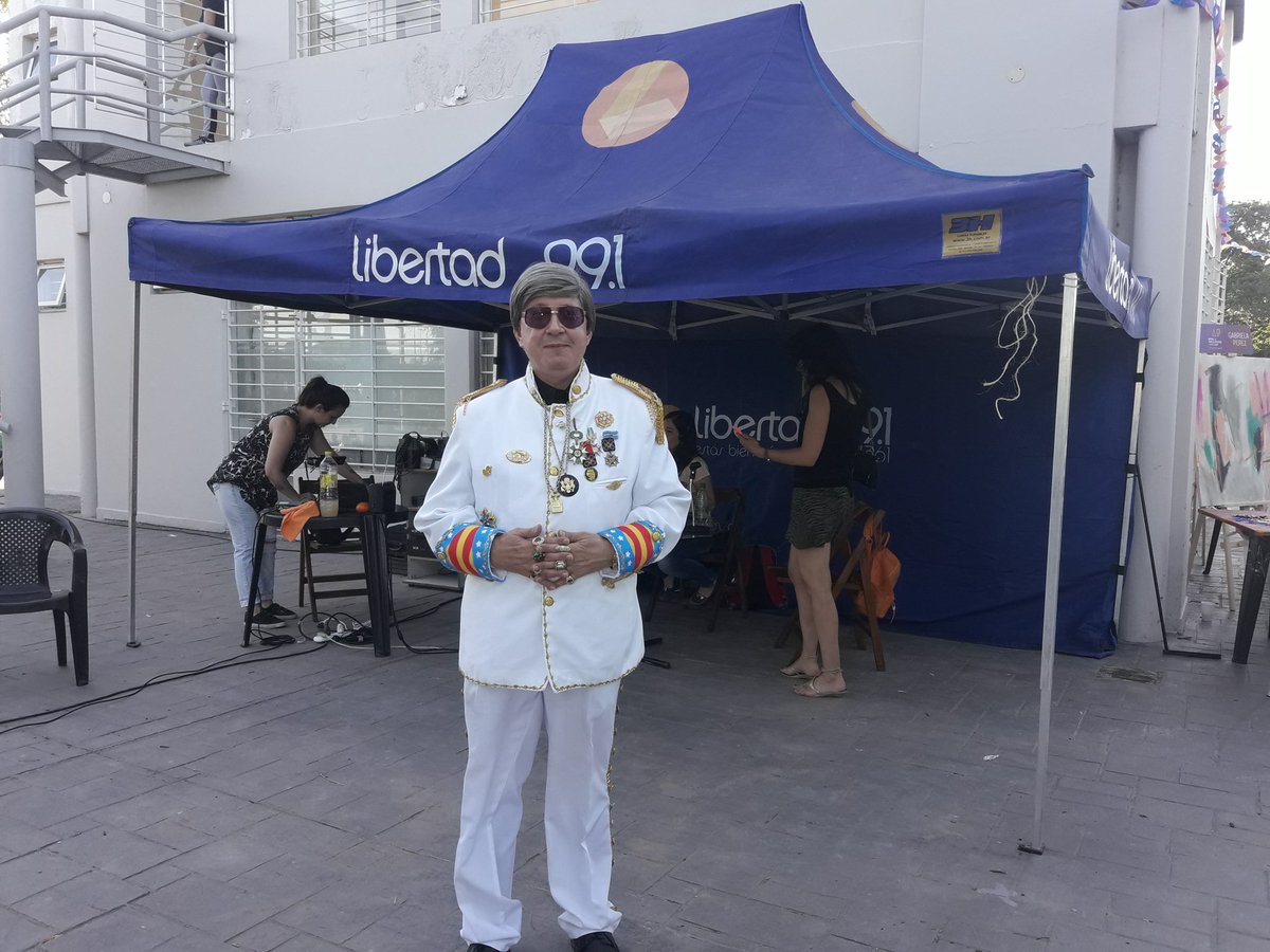 libertadfm991's tweet photo. Estuvimos hablando con Benito Laren, artista plástico invitado, que dio una charla en la #BAP2017 https://t.co/cWtsFtAACO