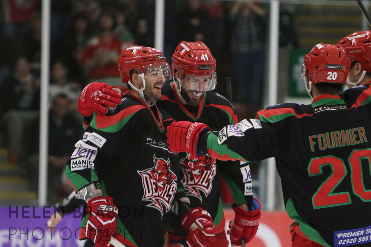 helenbrabon's tweet photo. 📷 @cardiffdevils vs @covblazehockey game photos 
#challengecup https://t.co/BurNjRnV4n