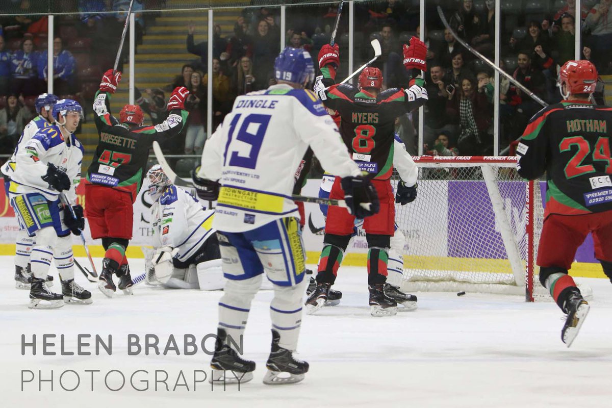 helenbrabon's tweet photo. 📷 @cardiffdevils vs @covblazehockey game photos 
#challengecup https://t.co/BurNjRnV4n