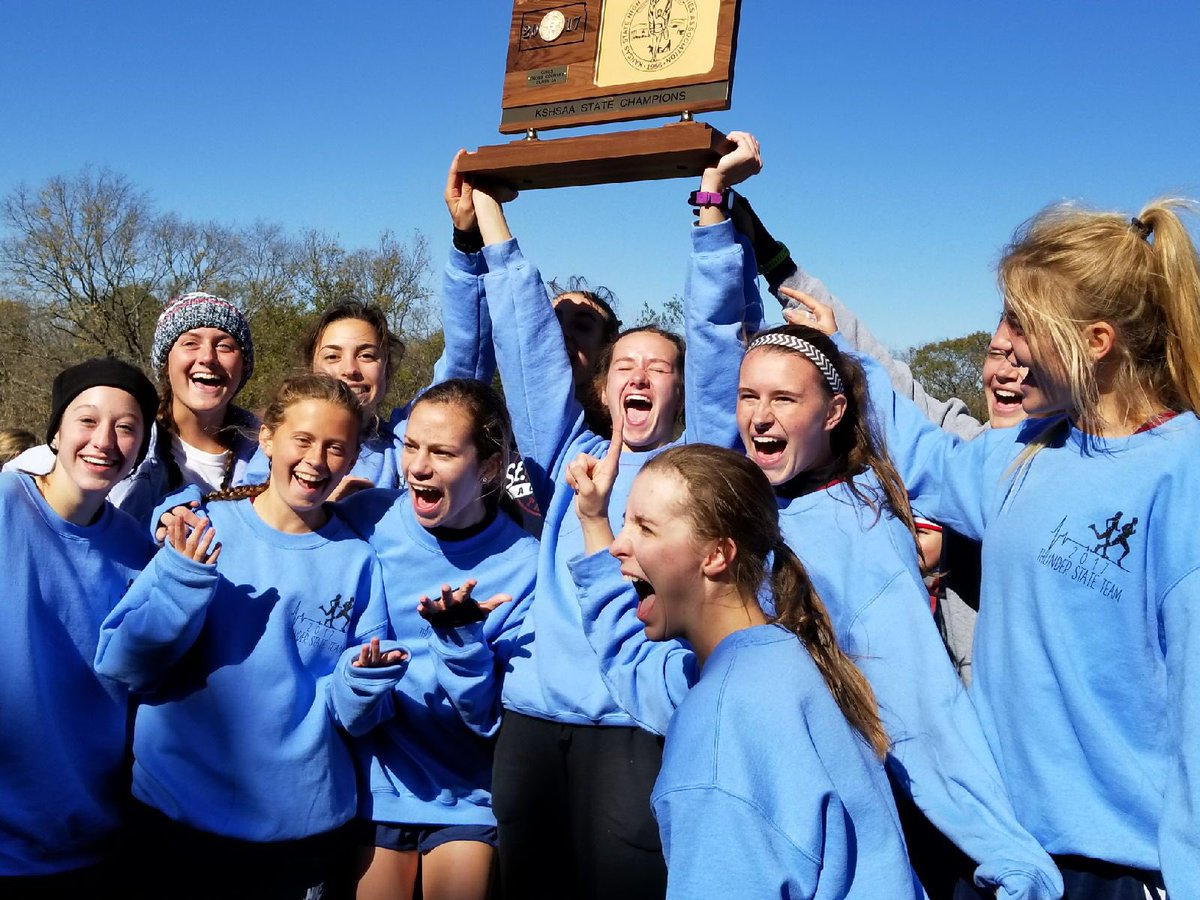 SJA_Gameday's tweet photo. Girls XC takes home the state title at Rim Rock! Congrats on the amazing season ladies🏃🏼♀️⚡️#SJAte https://t.co/dG1y5TB6Vc