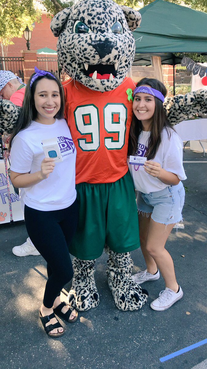 2017Finder's tweet image. Representing Alzheimer’s with purple at the Homecoming Street Fair! 💜