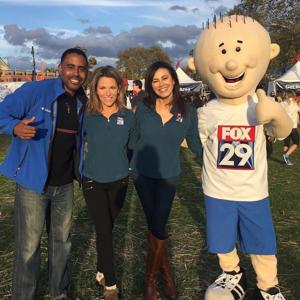 KarenFox29's tweet photo. Time to #lightthenightepa !!! #fox29goodday #walk4lls @llseasternpa @fox29philly https://t.co/3Hfs2zCxp9 https://t.co/jJOg56iC65