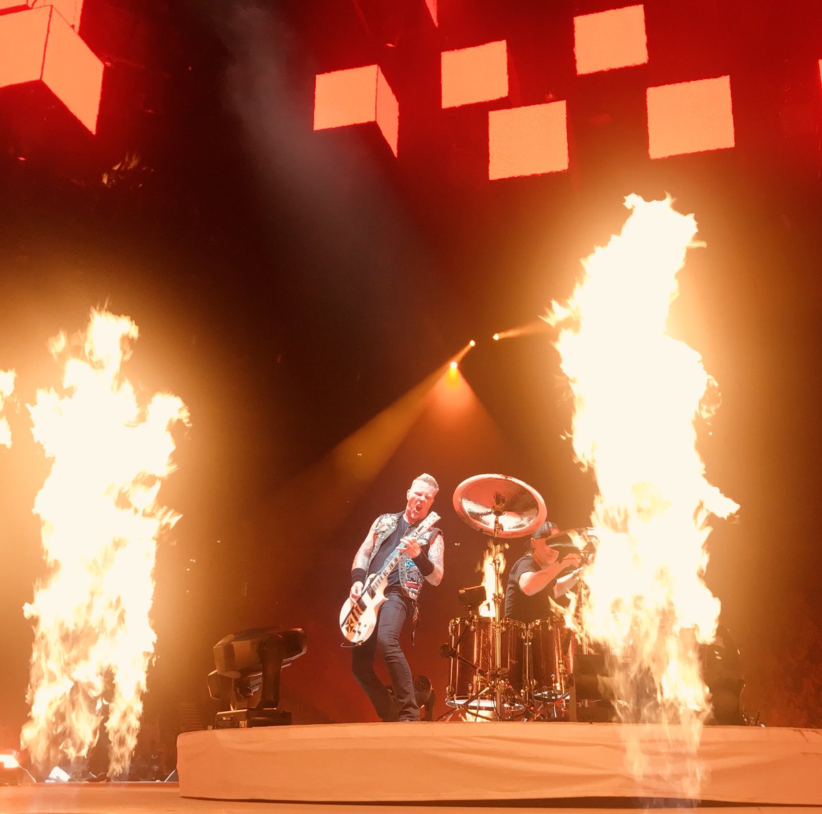 Metallica's tweet photo. The boys lighting up Manchester! #worldwired #metinmanchester https://t.co/WfKfwHKDho
