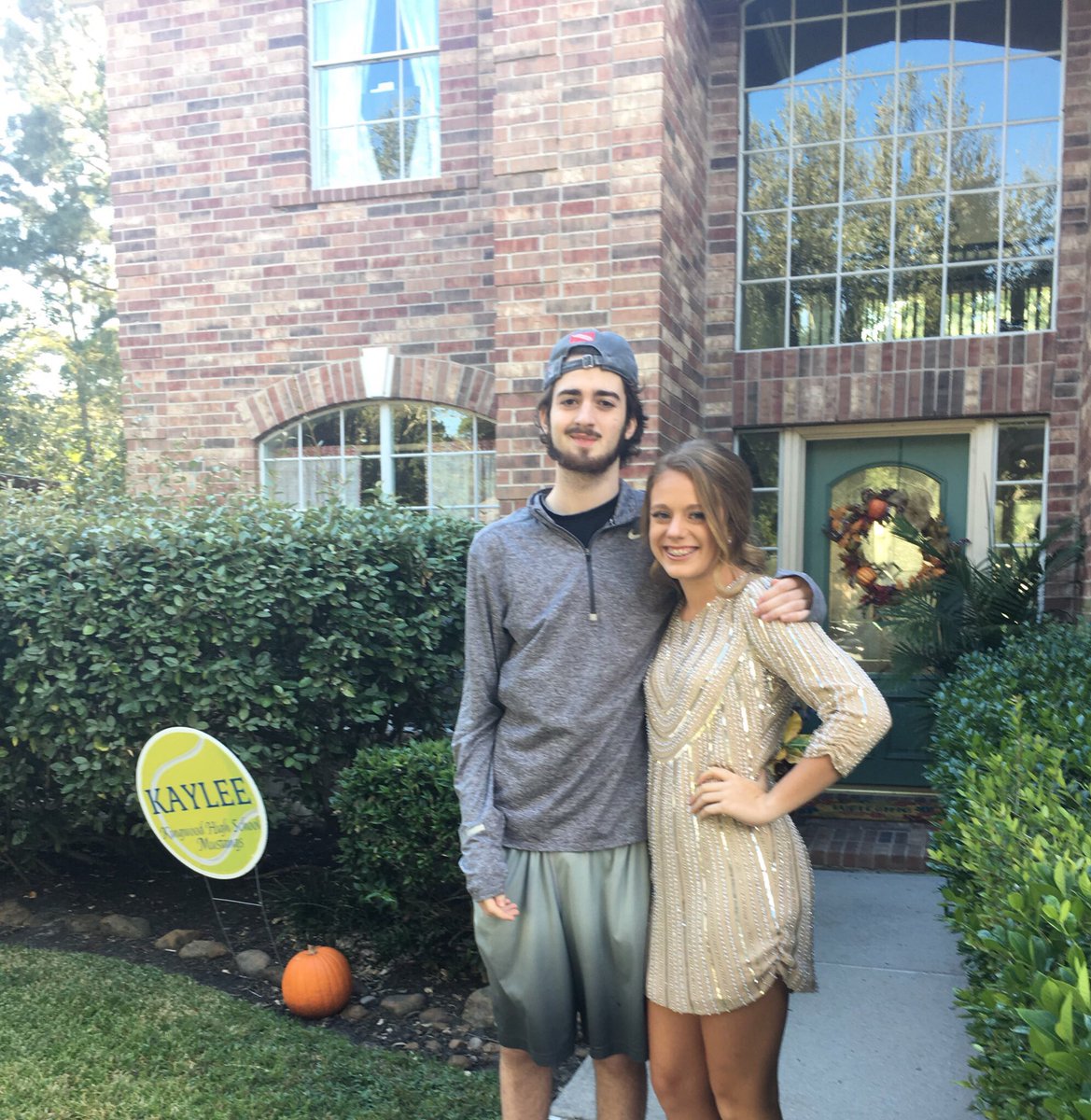 Slim_Stallion_'s tweet photo. Everyone knew it was homecoming picture time expect me. Or her, if you believe it. https://t.co/CFnQTeOEJg