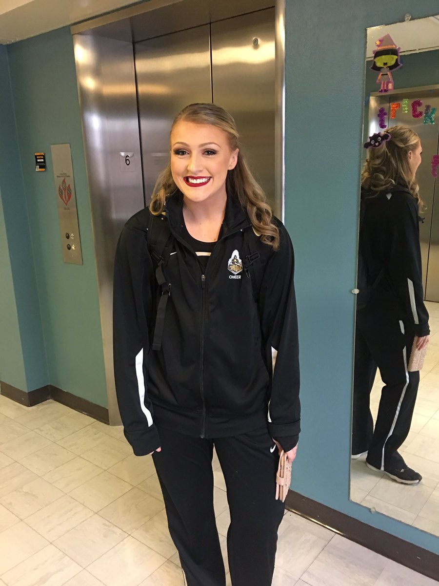 Wilsonmeam's tweet photo. Getting ready for a cold football game!  #BoilerUp https://t.co/sBNXaGFZh9