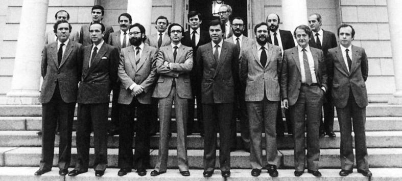 Hoy hace 35 años ganamos las elecciones. Inauguramos una era de corrupción generalizada y partitocracia que aún perdura  #L6N155vsDUI HILO