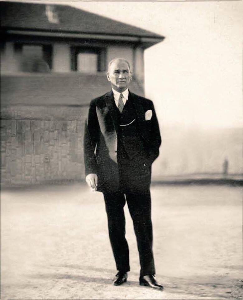 Açtığın yolda,                
Gösterdiğin hedefe,                       Durmadan yürüyeceğime and içerim.🙏
#29Ekim1923 #MustafaKemalAtatürk