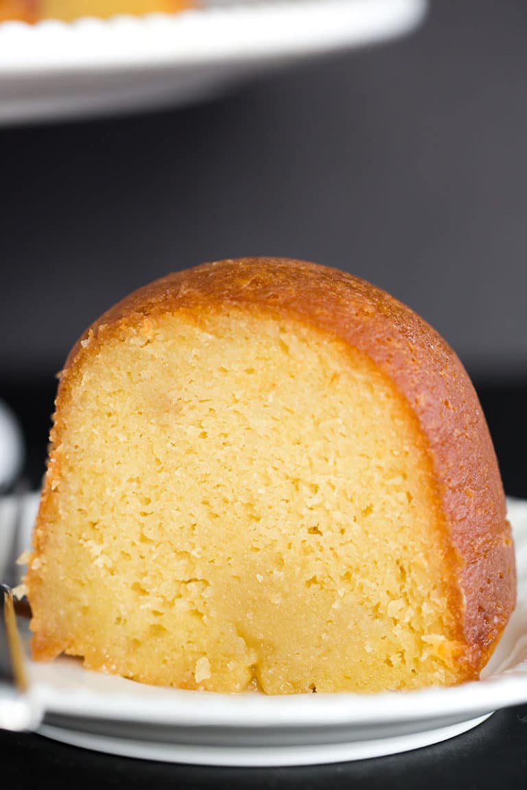 foodiewinoSF's tweet photo. Homemade Rum Cake! Oh yeah! https://t.co/QFBDL3UawH https://t.co/0ELdJlc6D6