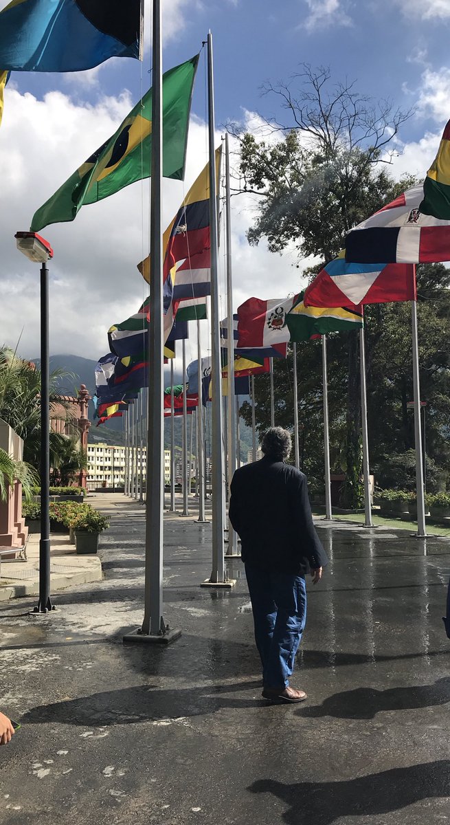 FBuenAbad's tweet photo. La Historia NO se decide en las “mesas de redacción” la Historia se decide en las luchas de los pueblos. Hay que escuchar su clamor mundial. https://t.co/vU8AA7EPXp