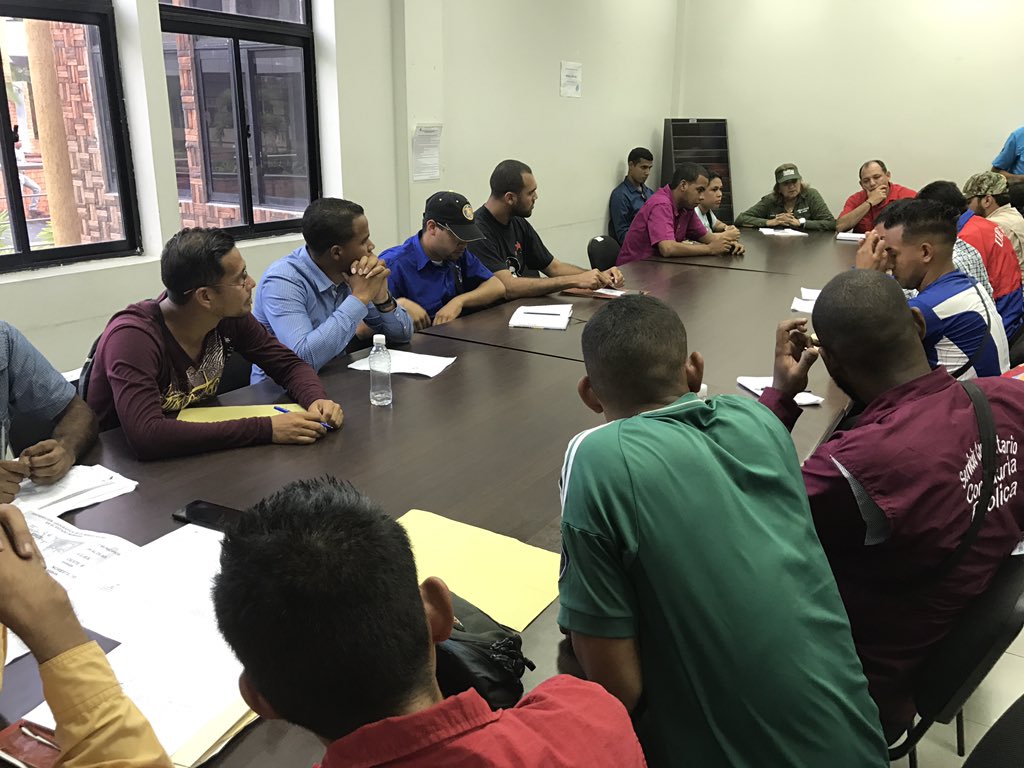hugbelpsuv's tweet photo. Reunidos con dirigentes estudiantiles de #Monagas escuchando propuestas y planteamientos. Trabajando codo a codo! #VenezuelaPorMasVictorias https://t.co/kVlxMTy1kq