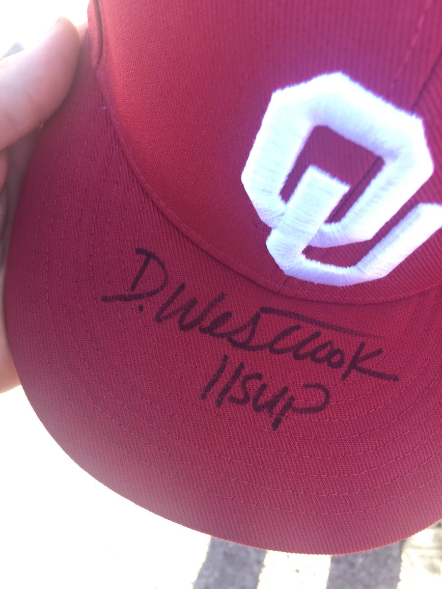 The1nOnlyOkie's tweet photo. Got a signature from one of the best Wide Receivers ever! #11sUp #BoomerSooner https://t.co/GhOjE0Q4gW