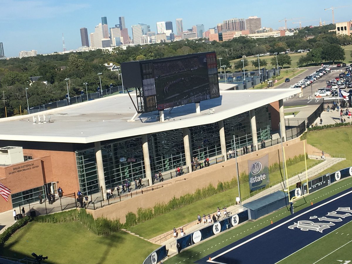 coloranalyst's tweet photo. What a great day for a college football game at #RiceStadium. https://t.co/EtyyJ0iffv