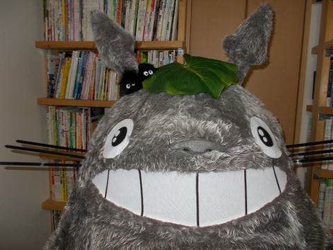あおの26号 トトロ 池袋 ハロウィン17に行ってきました サンシャインb2のどんぐり共和国前バス停に行くと 撮影が途切れず 脱出できなくなってパレード受付間に合いませんでした それとほぼ通路を塞ぐ状態になり怒られるかもと冷や冷や 帰って乾燥中の トトロ 池袋