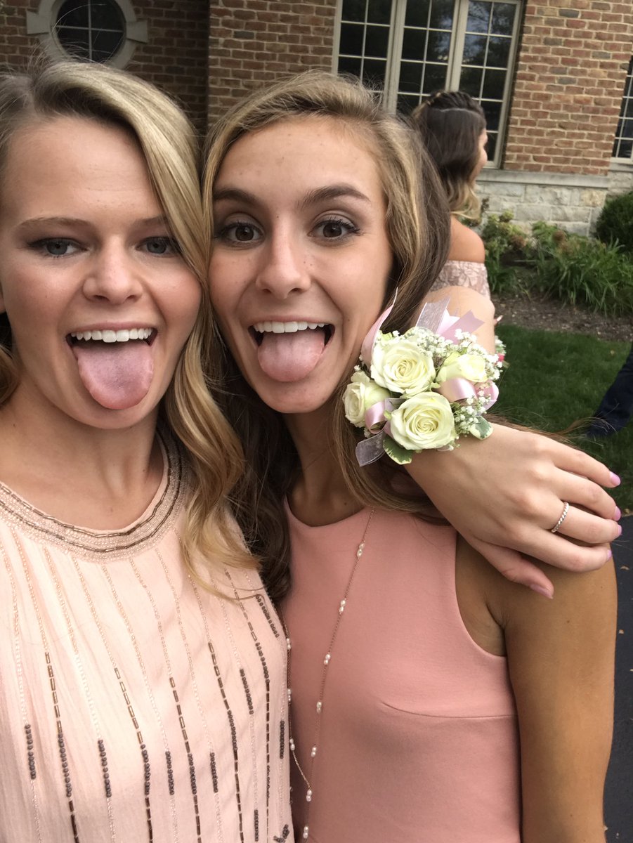 lizzyasch's tweet photo. Happy bday bff:) hope you’re day was amazing. Love you endlessly❤️❤️❤️ @Gmizer28 https://t.co/8kvbqOhd4t
