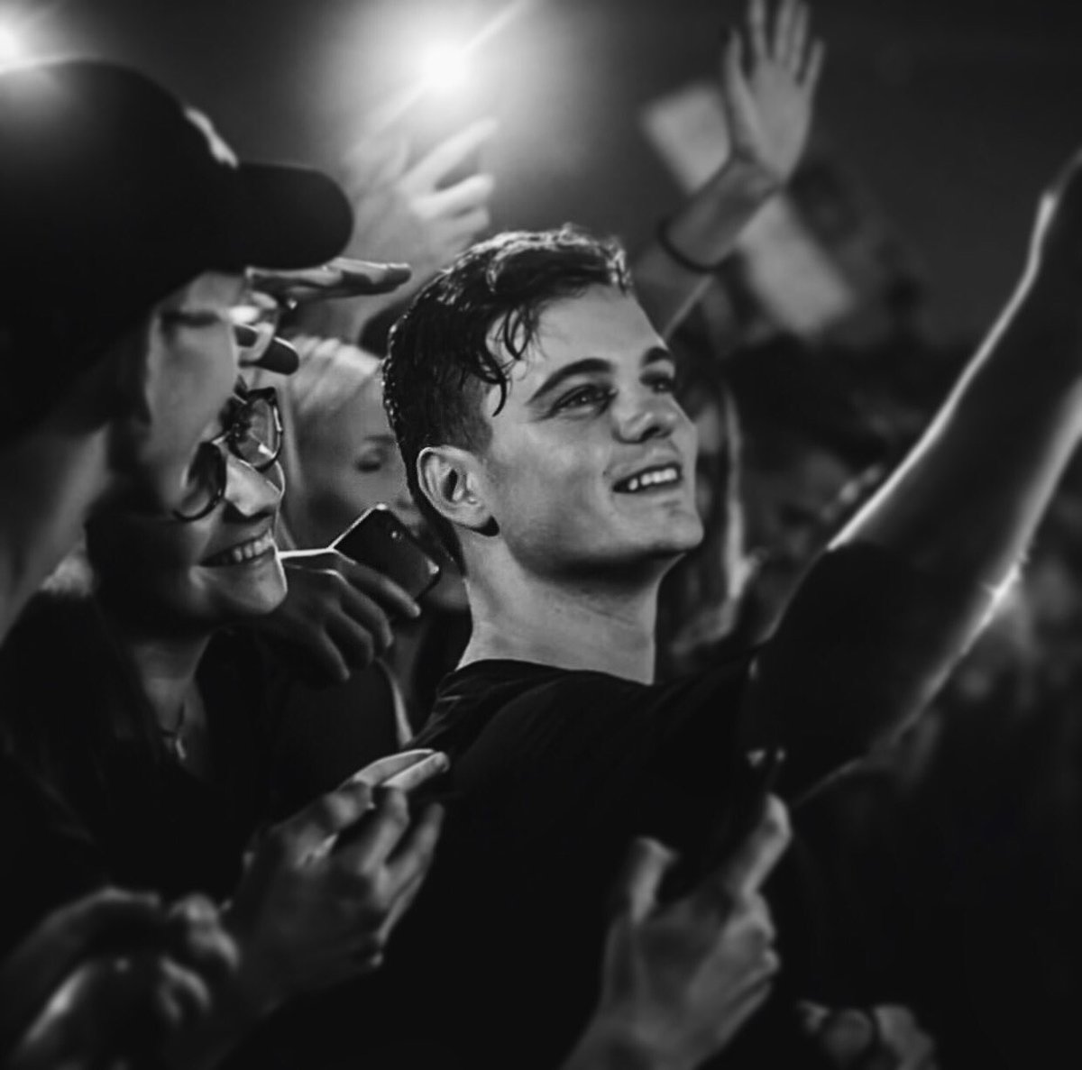 luisaruffino18's tweet photo. We are goals💓💓💓😂😂 @MartinGarrix https://t.co/F9xjdzqw5y